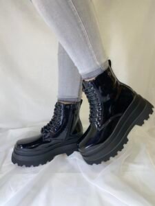 Botines charol negras