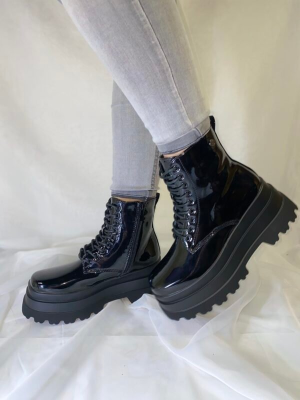 Botines charol negras