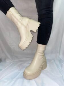 Botines latex beige