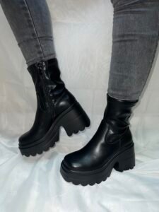 Botines negros latex