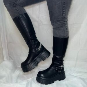 Botas largas con diseño de cadenas