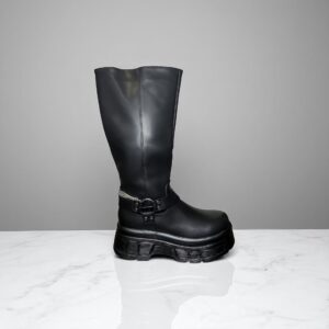 Botas largas con diseño de cadenas