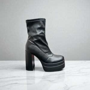 Botines negros con caña elasticada
