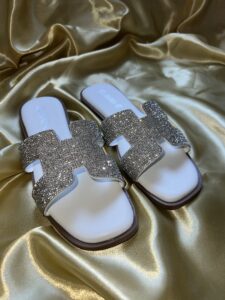 Sandalias planas “Valeria” blancas con brillo 238-5