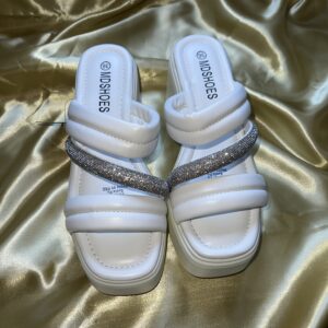 Sandalias “Maia” beige con taco bajo L39-5